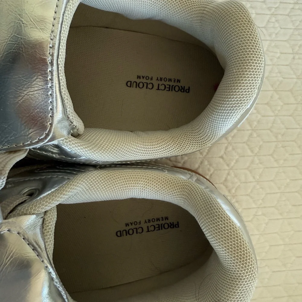 Project Cloud Vegan Leather Silver Metallic Sneakers NWOT Size 11 Women’s - Picture 3 of 5